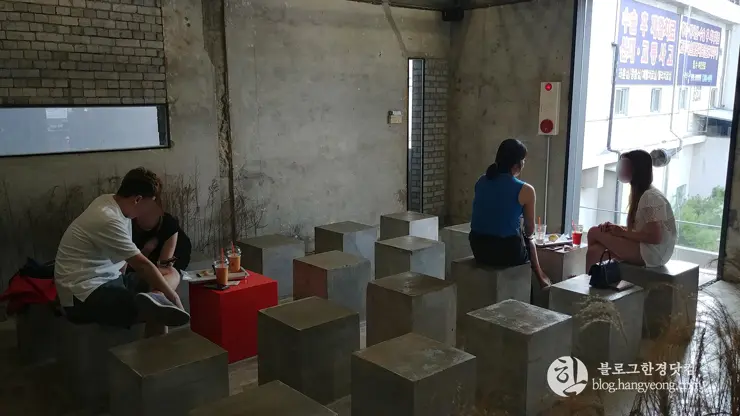 브리꼴라주 BRICOLAGE 전주 모던 감성 카페, 드립커피