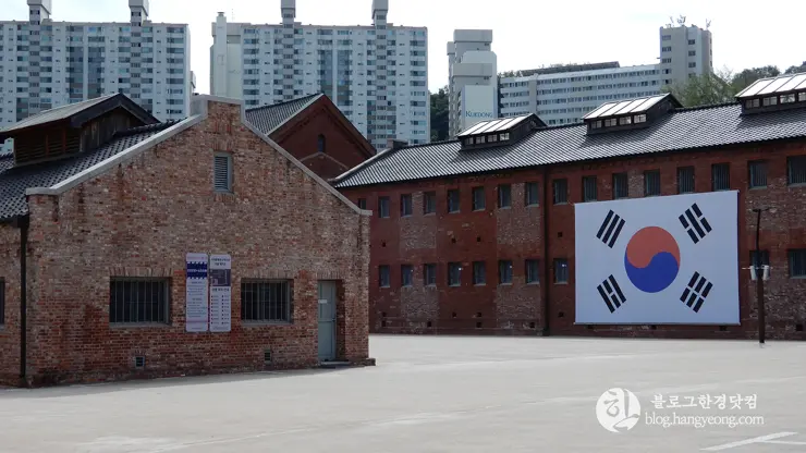 독립문 역, 서대문 형무소 역사관