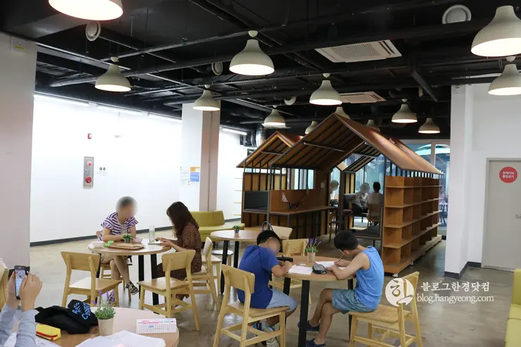 불암 도서관 | 모던한 외관과 편안한 실내를 가진 여유로운 문화공간